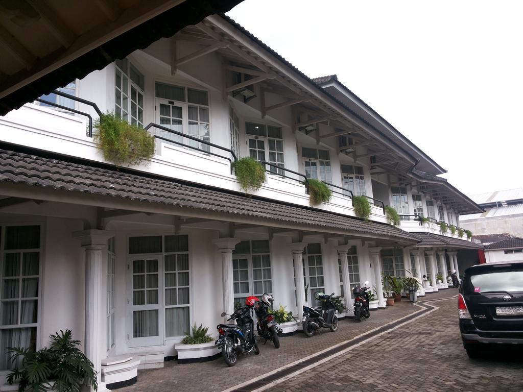 Urbanview Hotel Crown Tasikmalaya By Reddoorz Eksteriør bilde