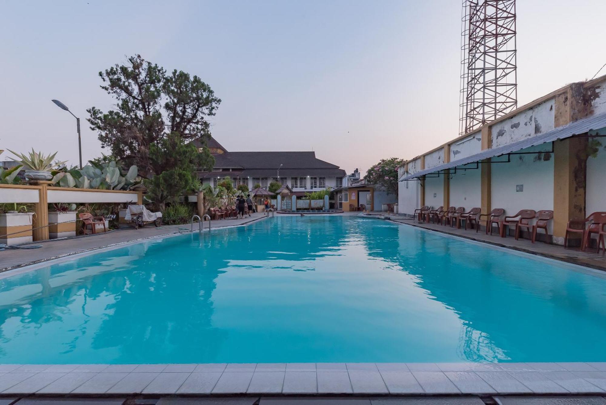 Urbanview Hotel Crown Tasikmalaya By Reddoorz Eksteriør bilde