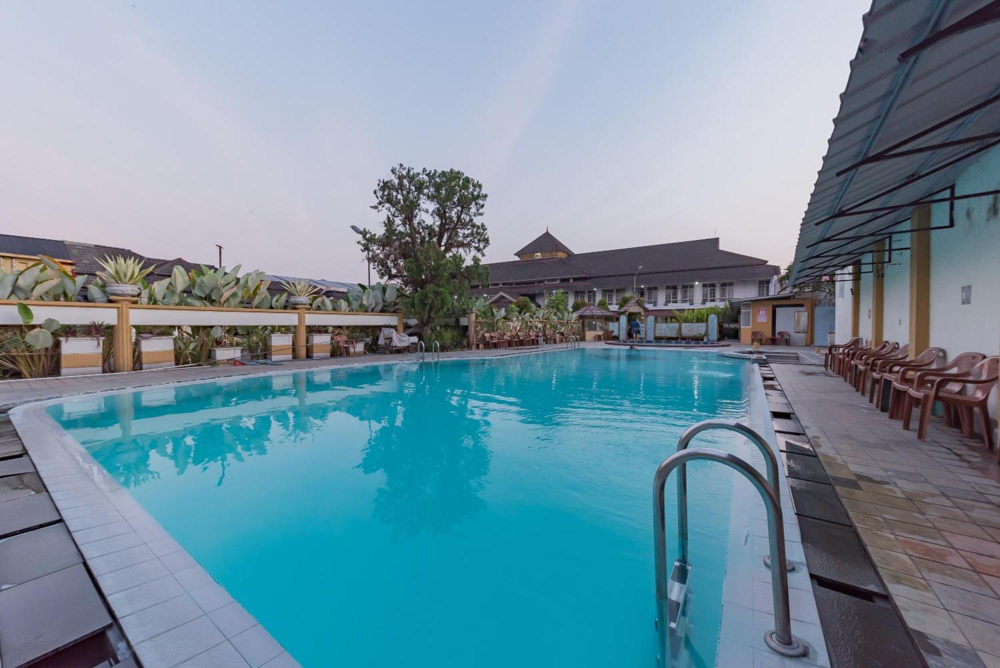 Urbanview Hotel Crown Tasikmalaya By Reddoorz Eksteriør bilde