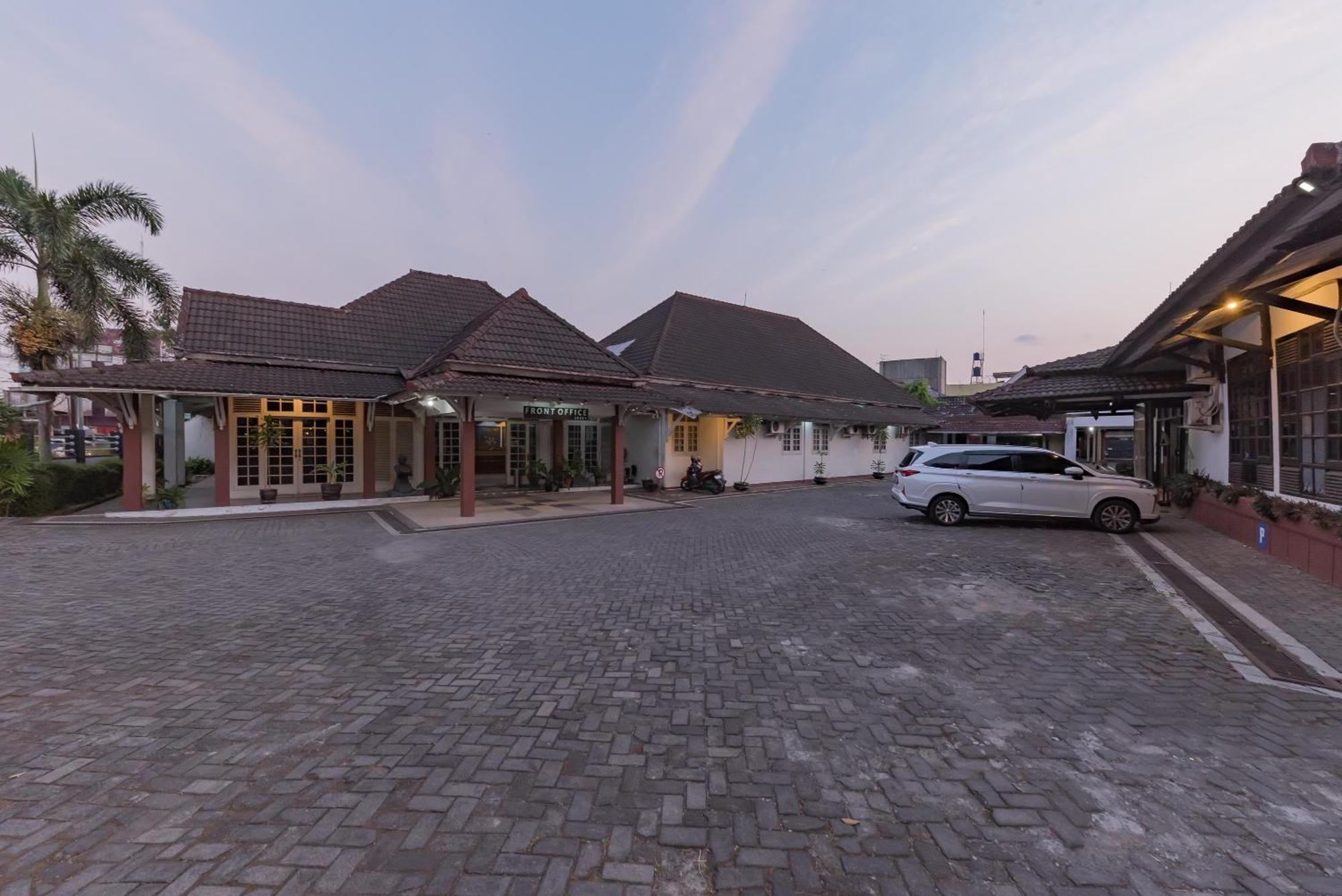Urbanview Hotel Crown Tasikmalaya By Reddoorz Eksteriør bilde