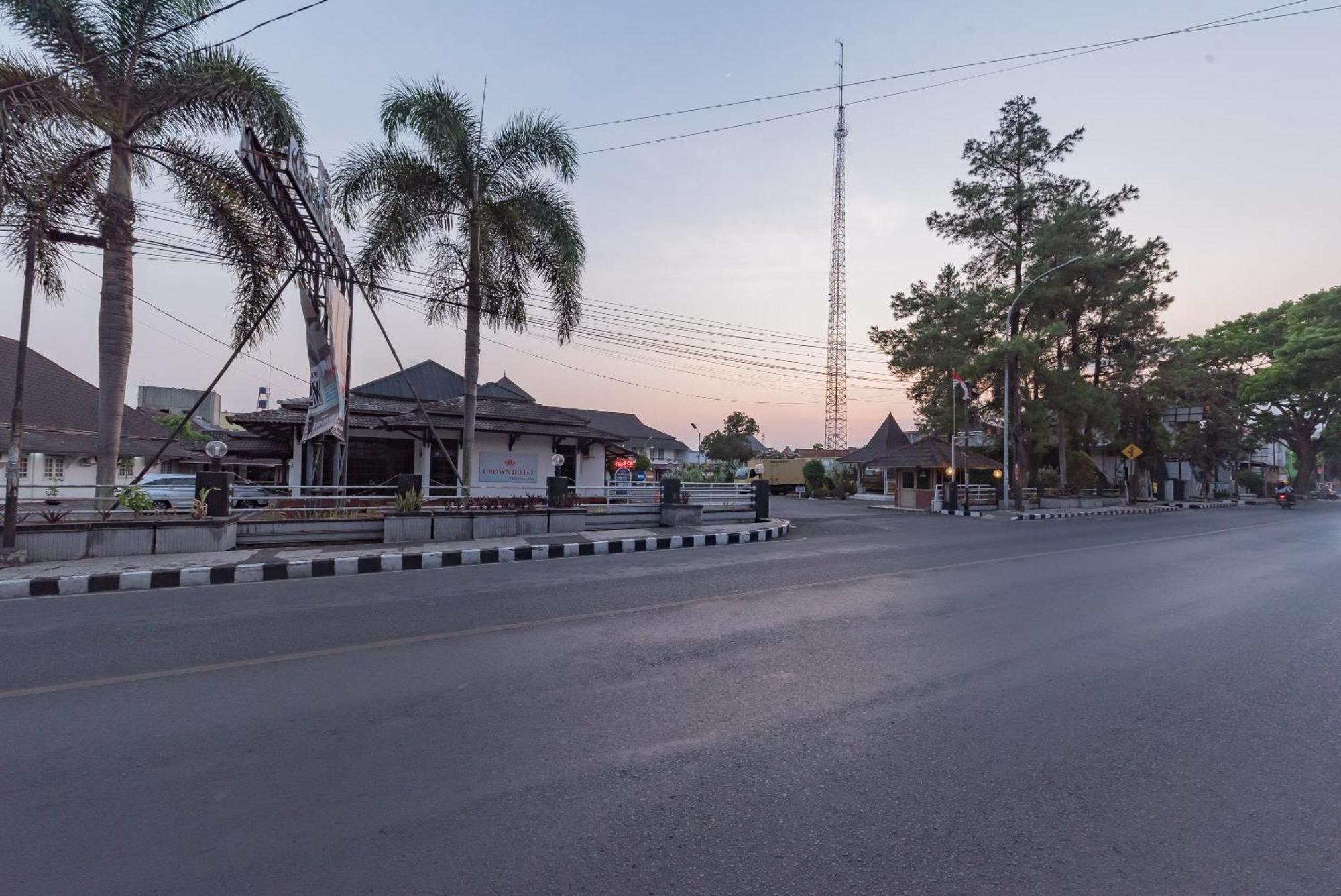 Urbanview Hotel Crown Tasikmalaya By Reddoorz Eksteriør bilde