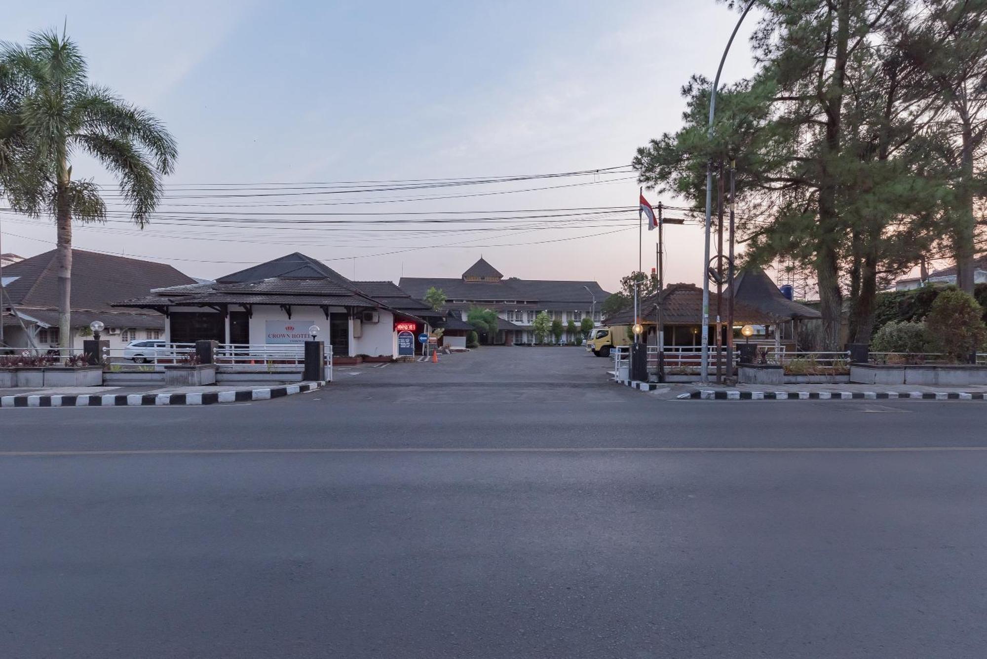 Urbanview Hotel Crown Tasikmalaya By Reddoorz Eksteriør bilde