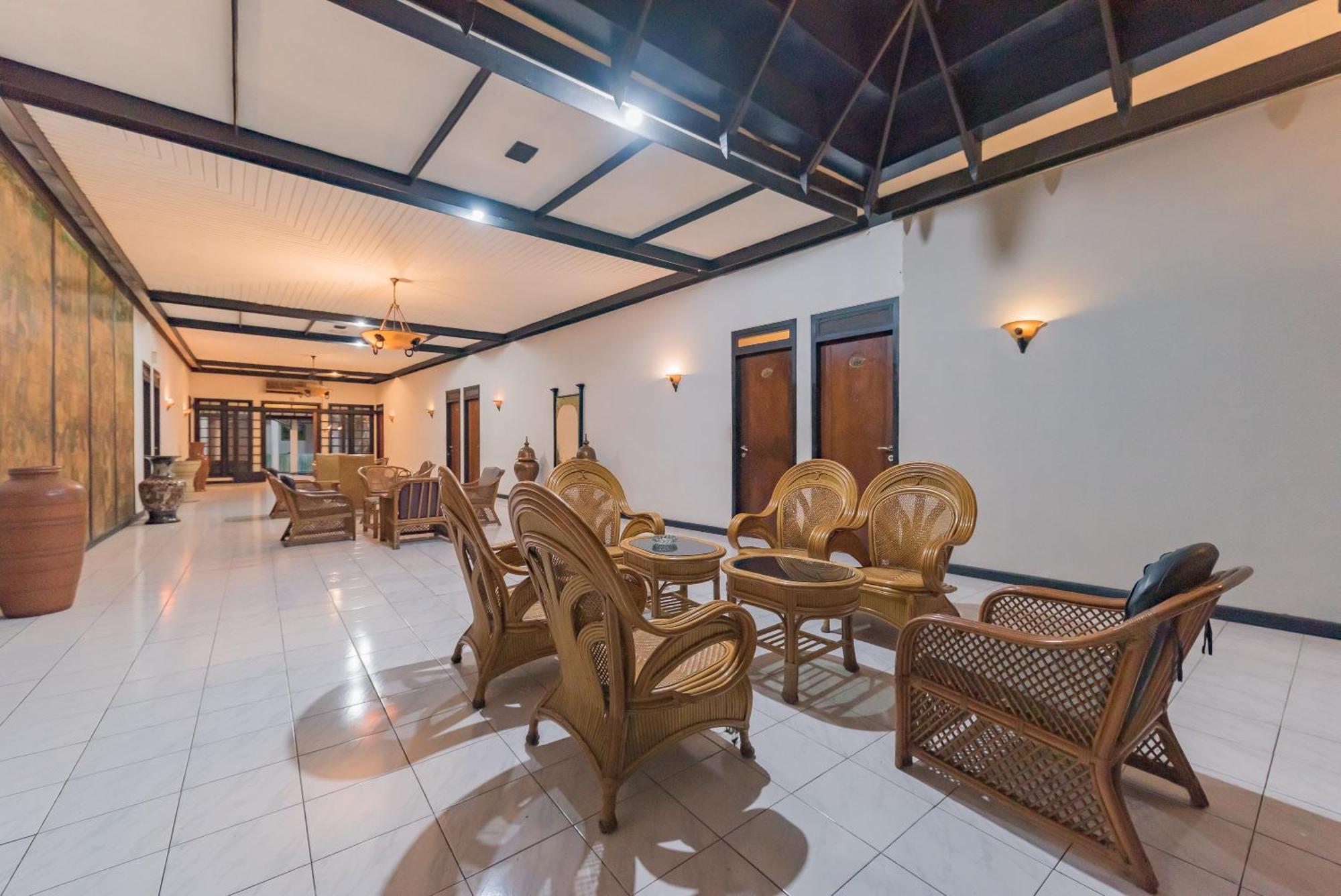 Urbanview Hotel Crown Tasikmalaya By Reddoorz Eksteriør bilde