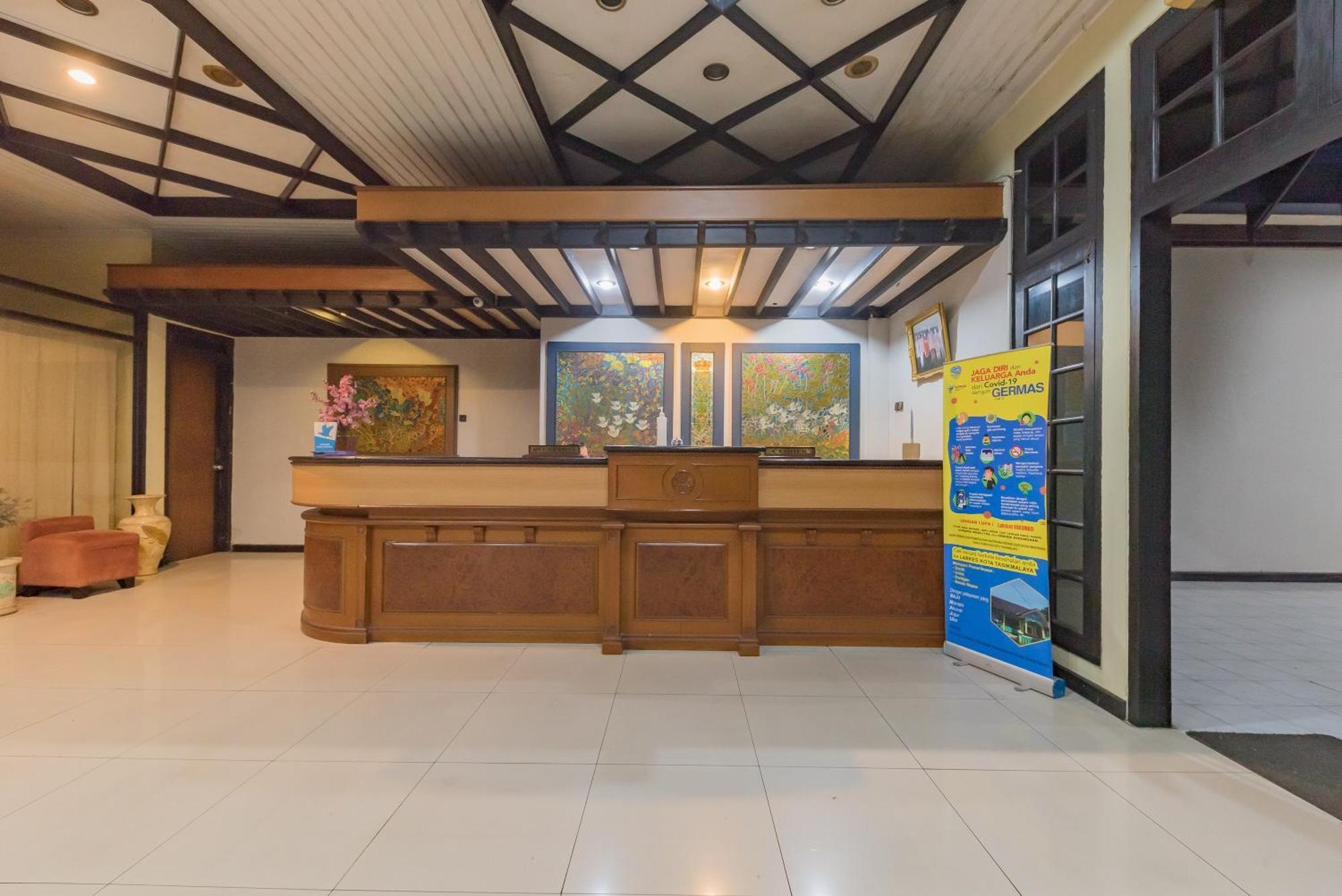 Urbanview Hotel Crown Tasikmalaya By Reddoorz Eksteriør bilde
