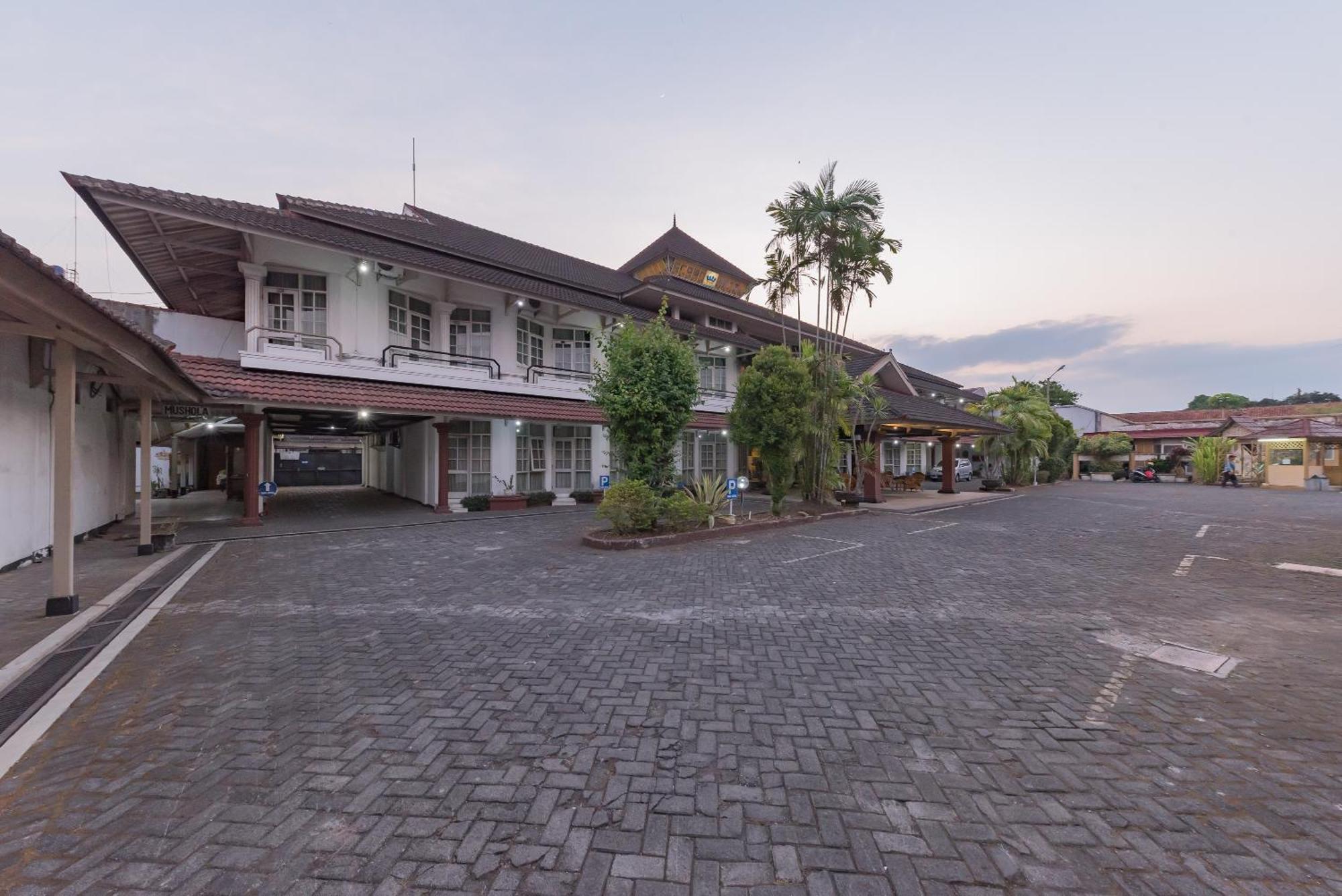 Urbanview Hotel Crown Tasikmalaya By Reddoorz Eksteriør bilde