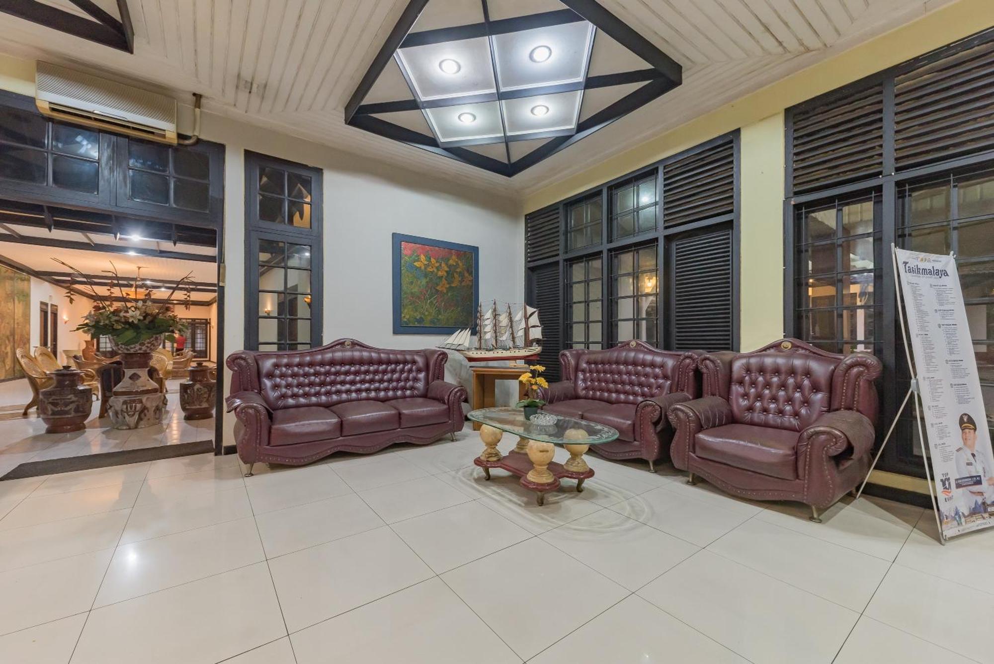Urbanview Hotel Crown Tasikmalaya By Reddoorz Eksteriør bilde