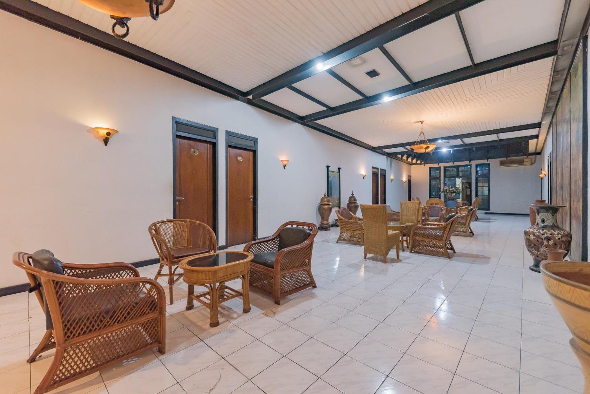 Urbanview Hotel Crown Tasikmalaya By Reddoorz Eksteriør bilde